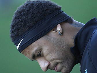 Neymar and others allegedly su...